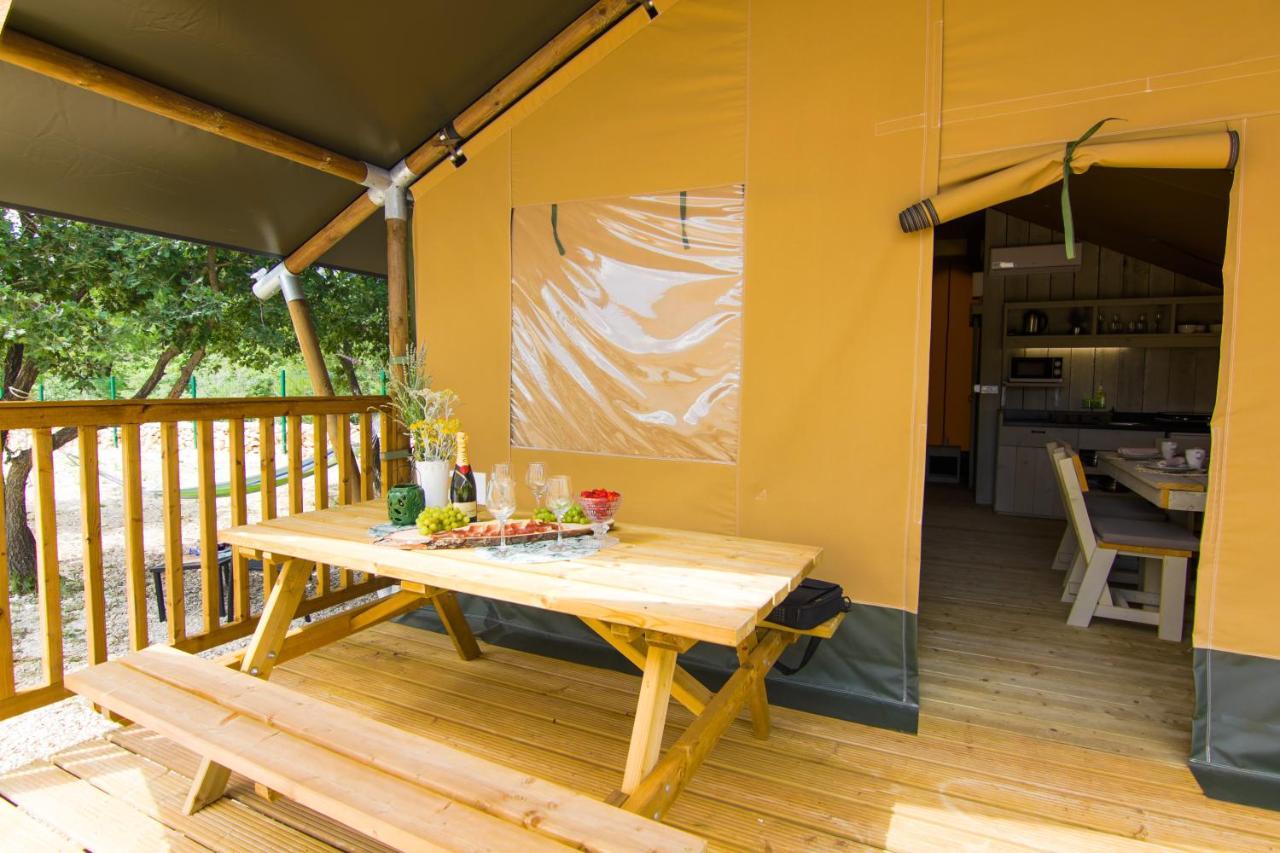 Grande Glamping With Pool Hotell Biograd Na Moru Eksteriør bilde