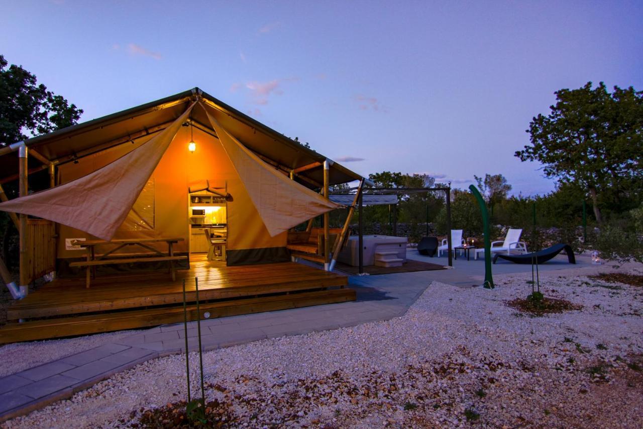 Grande Glamping With Pool Hotell Biograd Na Moru Eksteriør bilde