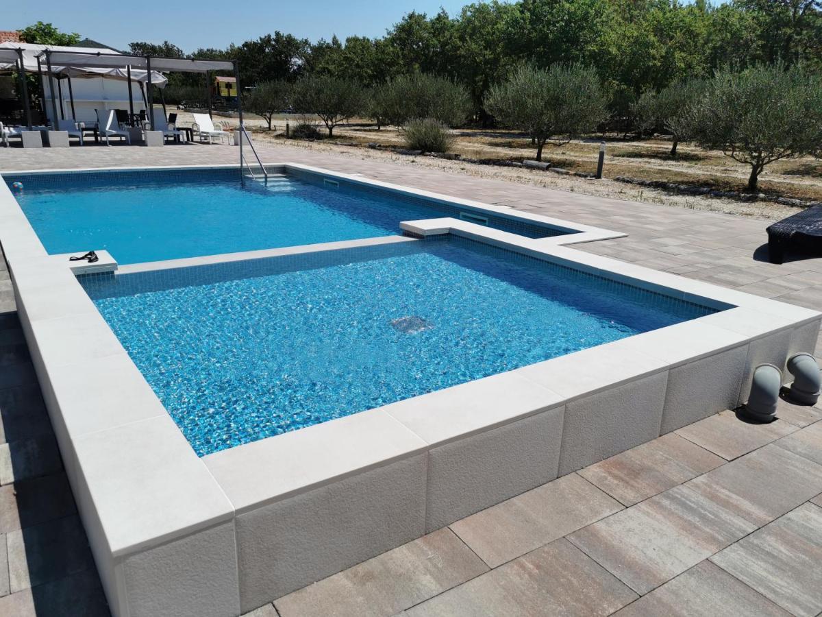 Grande Glamping With Pool Hotell Biograd Na Moru Eksteriør bilde