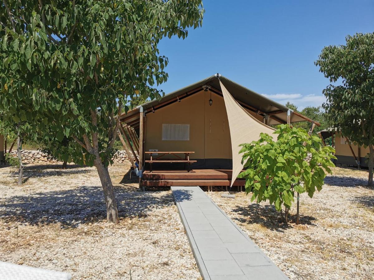 Grande Glamping With Pool Hotell Biograd Na Moru Eksteriør bilde