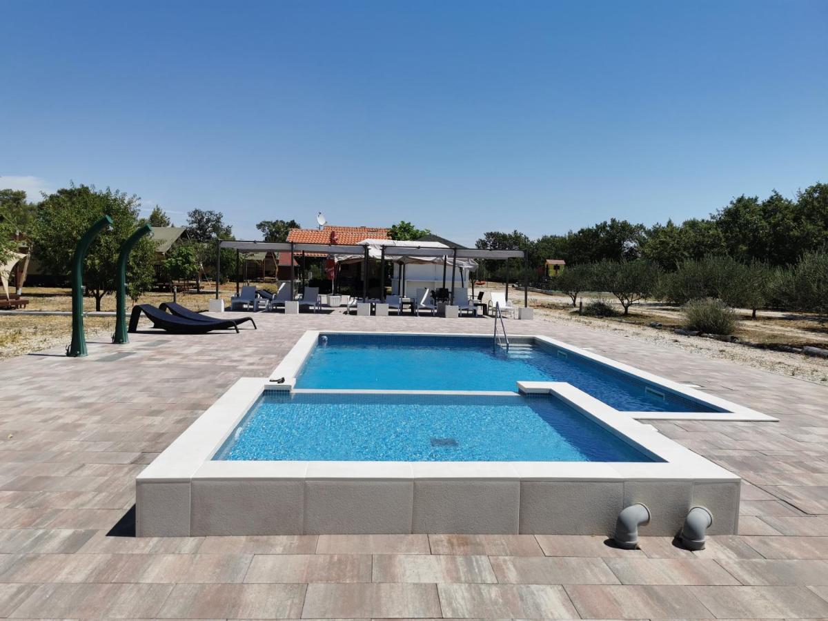 Grande Glamping With Pool Hotell Biograd Na Moru Eksteriør bilde