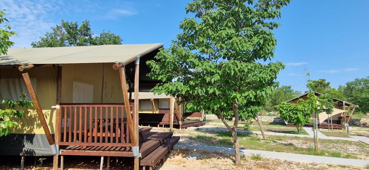 Grande Glamping With Pool Hotell Biograd Na Moru Eksteriør bilde