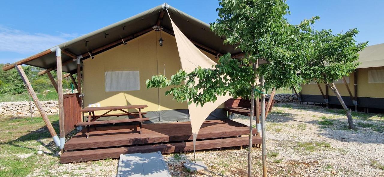 Grande Glamping With Pool Hotell Biograd Na Moru Eksteriør bilde
