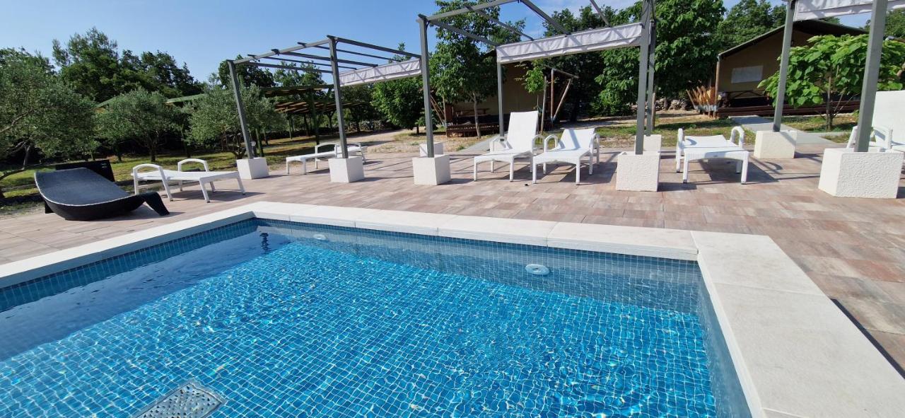 Grande Glamping With Pool Hotell Biograd Na Moru Eksteriør bilde