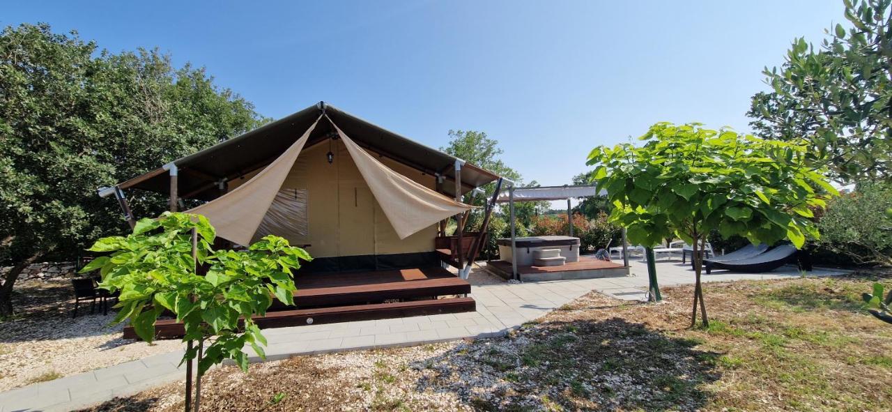 Grande Glamping With Pool Hotell Biograd Na Moru Eksteriør bilde