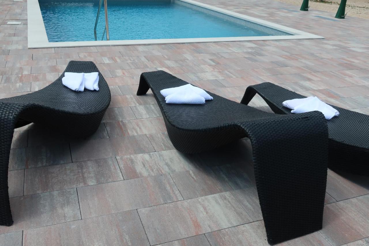 Grande Glamping With Pool Hotell Biograd Na Moru Eksteriør bilde